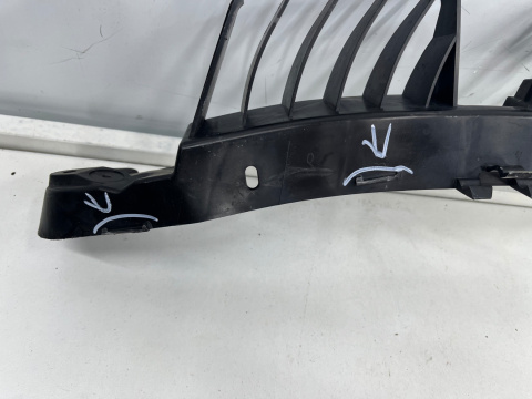 Ślizg Skoda Karoq tylne środkowe mocowanie zderzaka wspornik 57a807863