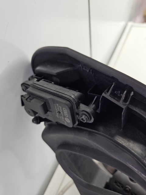 Klapka wlewu paliwa VW ID.3 id3 Cupra Born ładowania z korkiem podstawą kod koloru LB7R 10a809857c