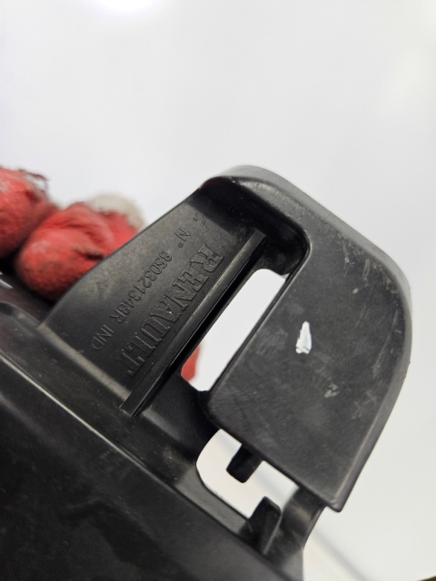 Ślizg Renault Zoe tylne środkowe mocowanie zderzaka wspornik 850321348r