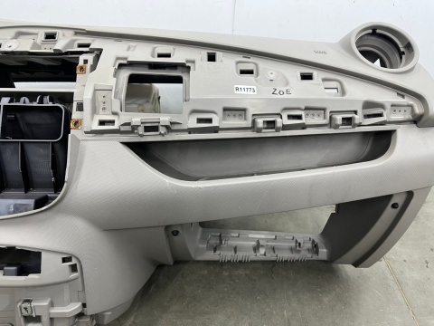 Deska rozdzielcza Renault Zoe 12-19r. kokpit kierownicy pasażera 681000711R