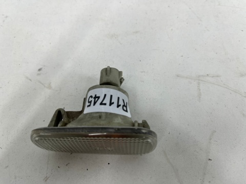 Kierunkowskazy boczne Lexus IS I is200 is300 1998-2005r. w błotnik oryginalny