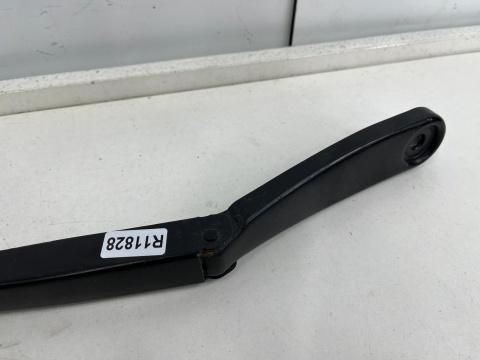 Ramię wycieraczki BMW 5 F10 F11 F06 GT F12 Cabrio F13 Coupe prawa strona pasażera 7203156