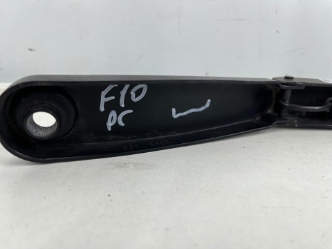 Ramię wycieraczki BMW 5 F10 F11 F06 GT F12 Cabrio F13 Coupe prawa strona pasażera 7203156
