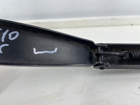 Ramię wycieraczki BMW 5 F10 F11 F06 GT F12 Cabrio F13 Coupe prawa strona pasażera 7203156
