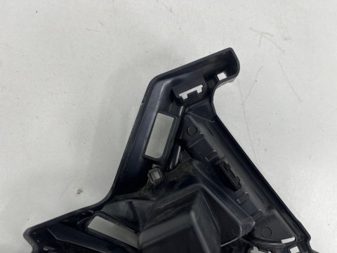 Ślizg Skoda Octavia 4 IV 19r.- lewe przednie mocowanie atrapy zderzaka wspornik 5e3807723