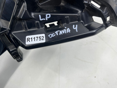Ślizg Skoda Octavia 4 IV 19r.- lewe przednie mocowanie atrapy zderzaka wspornik 5e3807723
