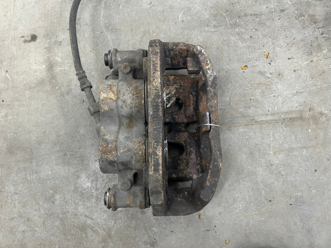 Zacisk hamulcowy Mercedes Vito Viano w639 2.2cdi lewy przedni jarzmo BREMBO 928908