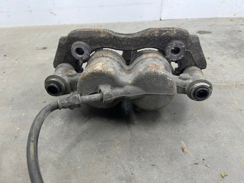 Zacisk hamulcowy Mercedes Vito Viano w639 2.2cdi lewy przedni jarzmo BREMBO 928908