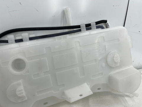Zbiorniczek spryskiwaczy Opel Combo E Berlingo 3 Doblo 3 Partner 3 Rifter Proace City Verso na płyn do szyby 9817269880