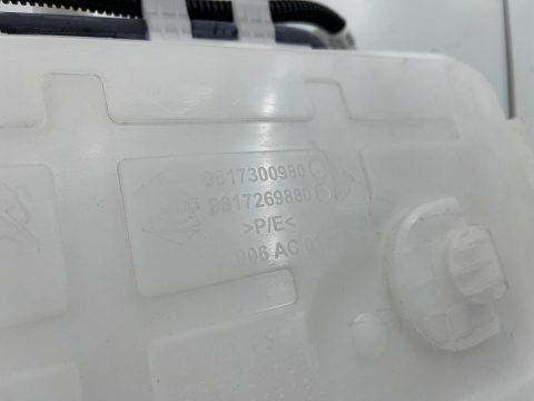 Zbiorniczek spryskiwaczy Opel Combo E Berlingo 3 Doblo 3 Partner 3 Rifter Proace City Verso na płyn do szyby 9817269880