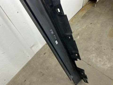 Nakładka progu BMW 5 F10 F11 sedan kombi 10-17r. prawa listwa próg zewnętrzny kallistograu 7184774