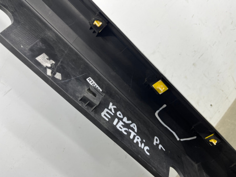 Nakładka progu Hyundai Kona Elektric 18r.- prawa listwa prawy próg zewnętrzny 87754-K4000