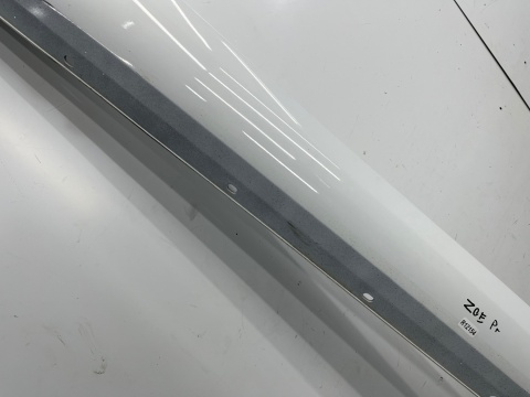 Nakładka progu Renault Zoe 12r.- prawa listwa prawy próg zewnętrzny 764263059R