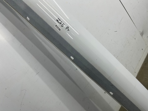 Nakładka progu Renault Zoe 12r.- prawa listwa prawy próg zewnętrzny 764263059R