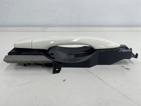 Klamka Nissan Qashqai II 2 J11 13-21r. tylna lewa zewnętrzna rączka uchwyt drzwi podstawa 8061122134