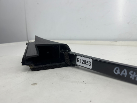 Plastik Nissan Qashqai II J11 13-21r. lewa osłona zaślepka nakładka trójkąt drzwi tylnych prowadnica szyby 822354ea0a