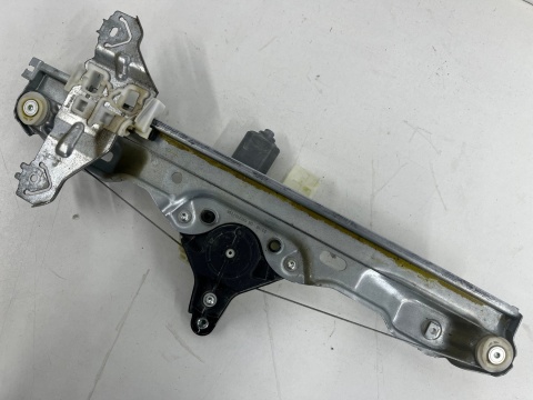 Podnośnik szyb Nissan Qashqai II 2 J11 Renault Kadjar 2013-2021r. silniczek mechanizm lewy tył 6pin 82701-hv00b
