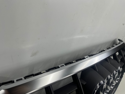 Atrapa Audi Q3 2 II 18r.- kratka przednia maskownica grill 83A853651
