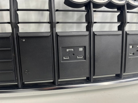 Atrapa Audi Q3 2 II 18r.- kratka przednia maskownica grill 83A853651