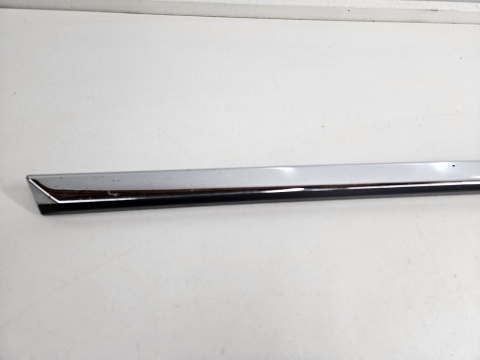 Listwa Volvo V90 kombi 2016r.- lewa przednia nakładka drzwi dolna listwa chrom dobry stan 31447623