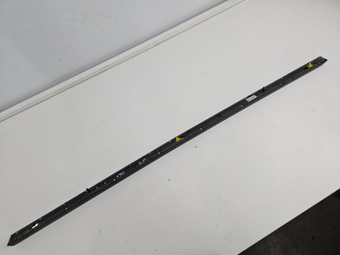 Listwa Volvo V90 kombi 2016r.- lewa przednia nakładka drzwi dolna listwa chrom dobry stan 31447623