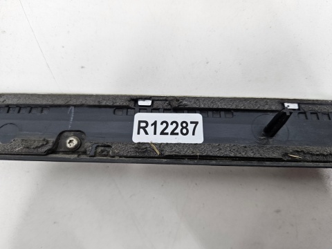 Listwa Volvo V90 kombi 2016r.- lewa przednia nakładka drzwi dolna listwa chrom dobry stan 31447623