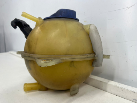 Zbiorniczek VW Golf IV 4 Bora Audi A3 8l TT Ibiza II Leon I Octavia I płynu chłodzącego wyrównawczy 1j0121403b