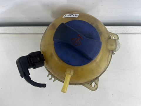 Zbiorniczek VW Golf IV 4 Bora Audi A3 8l TT Ibiza II Leon I Octavia I płynu chłodzącego wyrównawczy 1j0121403b