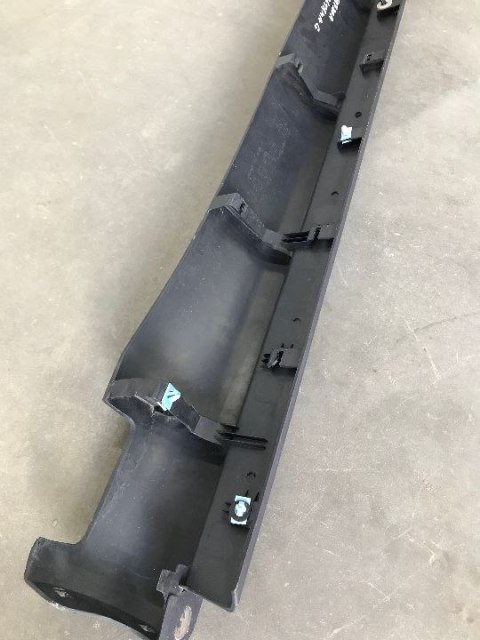 Nakładka progu Jeep Cherokee KL 5 V 13r.- prawa listwa prawy próg zewnętrzny 64720A