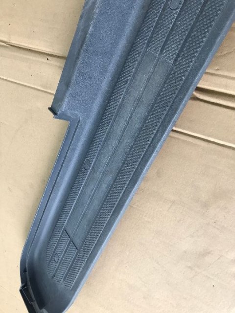 Nakładka progu Mercedes Vito II w639 stopień wewnętrzny progowy prawy pasażera