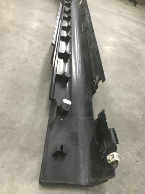 Nakładka progu Mini Cooper F55 2014r.- 3Drzwi prawa listwa próg zewnętrzny 51777315524