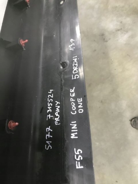 Nakładka progu Mini Cooper F55 2014r.- 3Drzwi prawa listwa próg zewnętrzny 51777315524