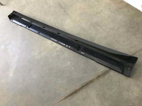 Nakładka progu Mitsubishi Outlander 3 III 12-22r. prawa listwa próg zewnętrzny 6512A422