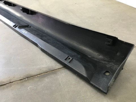 Nakładka progu Mitsubishi Outlander 3 III 12-22r. prawa listwa próg zewnętrzny 6512A422