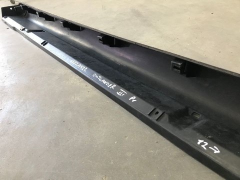 Nakładka progu Mitsubishi Outlander 3 III 12-22r. prawa listwa próg zewnętrzny 6512A422