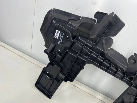 Osłona chłodnicy Peugeot 2008 II 19r.- prawa kierownica powietrza pasa przedniego oryginalna 9827819580