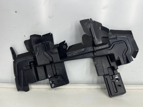 Osłona chłodnicy Peugeot 2008 II 19r.- prawa kierownica powietrza pasa przedniego oryginalna 9827819580