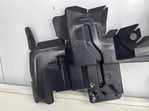 Osłona chłodnicy Peugeot 2008 II 19r.- prawa kierownica powietrza pasa przedniego oryginalna 9827819580