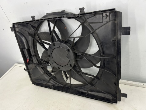 Wentylator chłodnicy Mercedes w204 c204 s204 CLS c218 x218 w212 a207 c207 s212 c-klasa e-klasa wiatrak obudowa