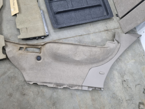 Tapicerka Nissan Murano I Z50 03-08r. wykładzina podłoga dywan bagażnika boczki KOMPLET