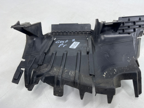 Osłona chłodnicy VW Golf 7 VII 12-20r. prawa kierownica powietrza pasa przedniego oryginalna 5g0121284n