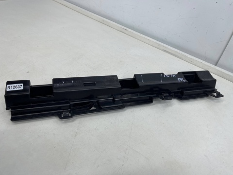 Ślizg BMW F30 F31 F80 Lift Polift 11-18r. sedan kombi prawy przednie mocowanie progu wspornik uchwyt 7256916