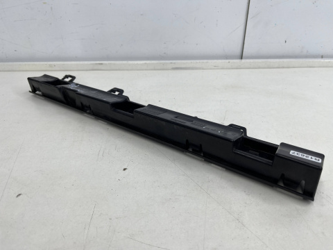 Ślizg BMW F30 F31 F80 Lift Polift 11-18r. sedan kombi prawy przednie mocowanie progu wspornik uchwyt 7256916