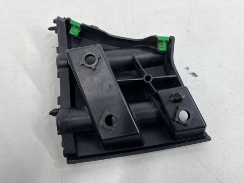 Ślizg Volvo V40 II 12-19r. prawe przednie mocowanie zderzaka wspornik 31395102