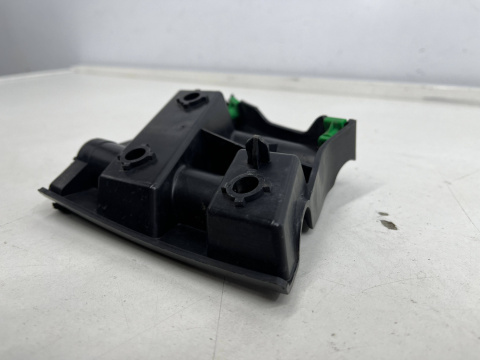 Ślizg Volvo V40 II 12-19r. prawe przednie mocowanie zderzaka wspornik 31395102
