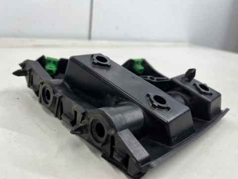 Ślizg Volvo V40 II 12-19r. prawe przednie mocowanie zderzaka wspornik 31395102