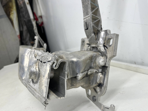 Belka zderzaka Peugeot 2008 13-19r przednie wzmocnienie 9678452480