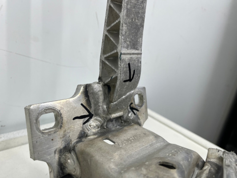 Belka zderzaka Peugeot 2008 13-19r przednie wzmocnienie 9678452480