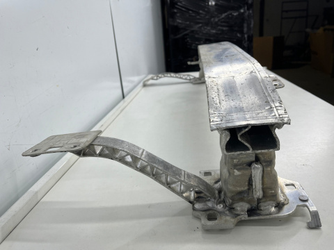 Belka zderzaka Peugeot 2008 13-19r przednie wzmocnienie 9678452480