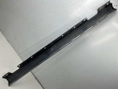 Nakładka progu Mercedes C klasa W204 prawa listwa prawy próg zewnętrzny A2046900440